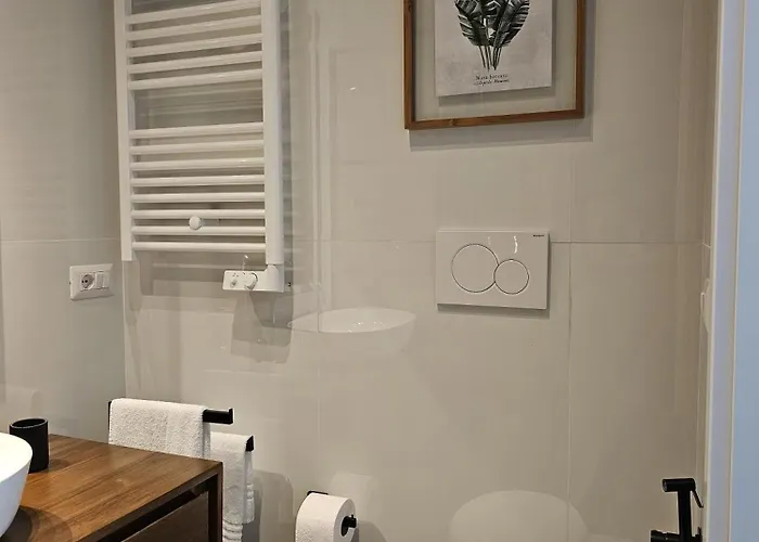 Elegant アパート