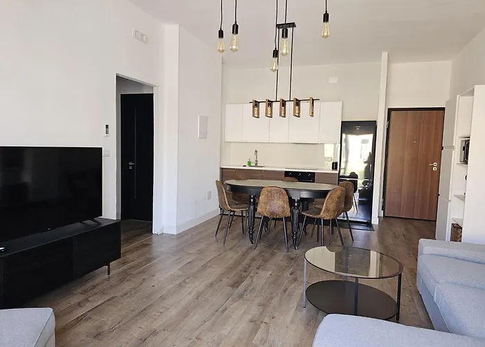 Elegant アパート