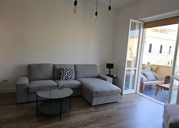 Elegant アパート ガリポリ